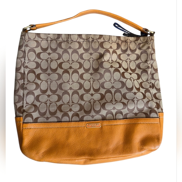 Coach Park Signature Hobo Shoulder Bag model number F23279. 